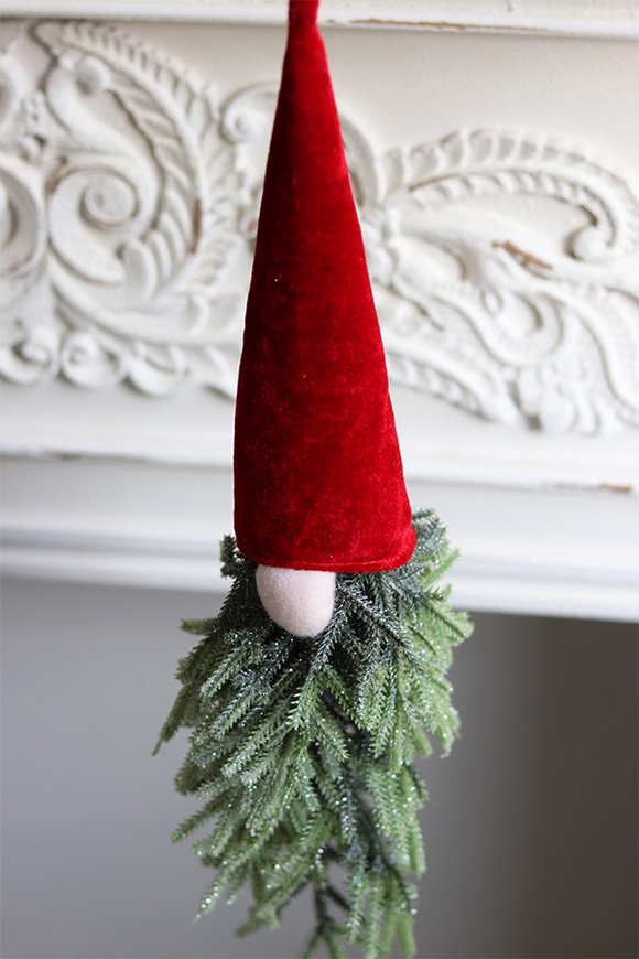 Skrzat, świąteczna zawieszka z roślin sztucznych