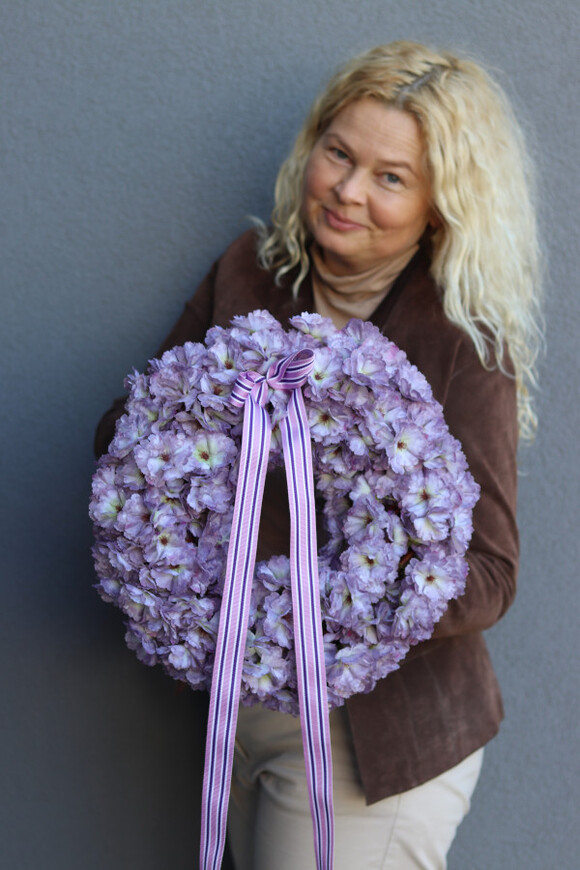 Ysai, fioletowy wianek na drzwi