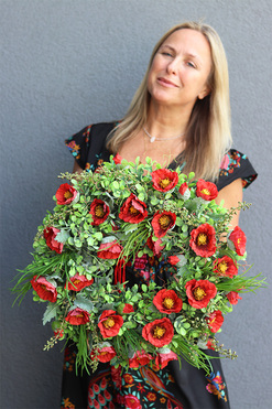 Makowa Panienka 2, asymetryczny wianek z makami, śr.55cm