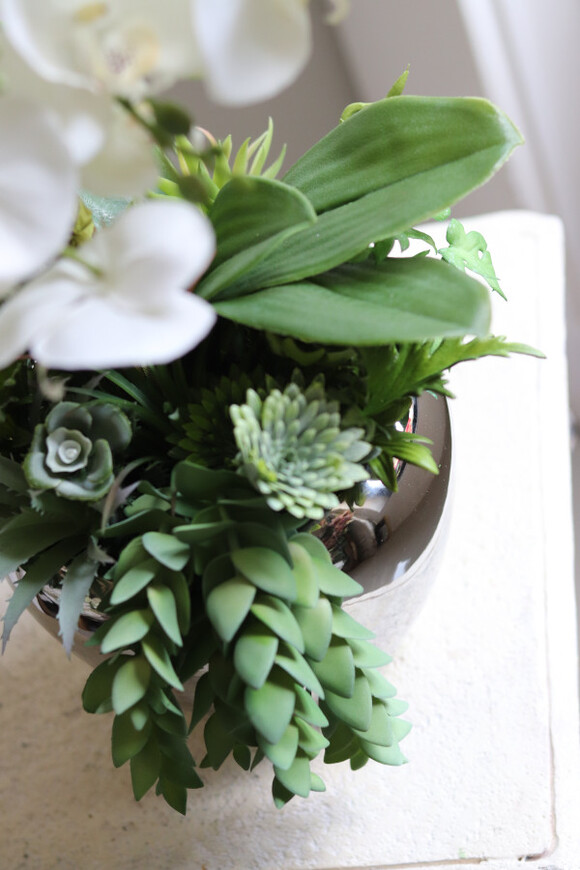 Silver Suculenti 2, sztuczny storczyk w lustrzanej donicy