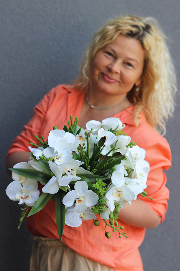 Dekoria Pucharia, kompozycja z orchideą w pucharze