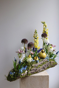 OD RĘKI Meadow Wood Duck, wiosenna dekoracja kwiatowa, wym.60x80x18cm