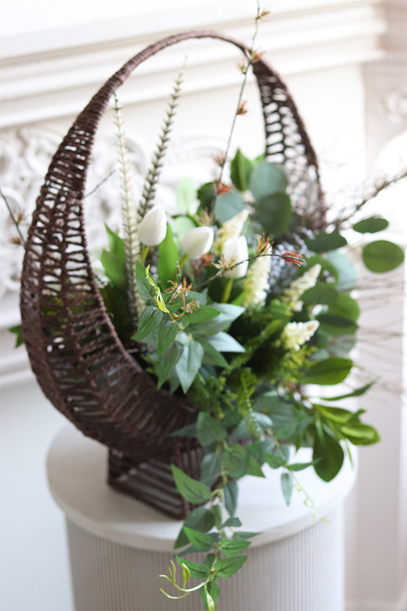 Aurelia Fatime, wiosenna dekoracja kwiatowa