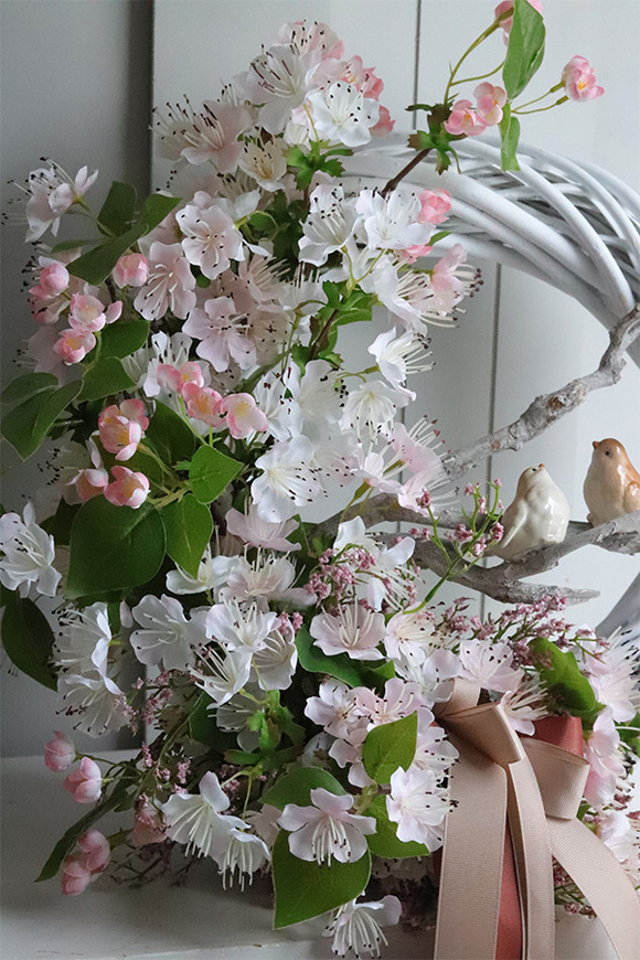 Sad Jabłoni, wiosenny wianek z ptaszkiem