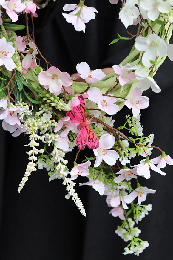 Wiosenne Ogródki, asymetryczny wianek z motylami