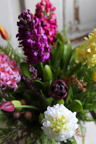 Bellania, kompozycja z hiacyntów i tulipanów, wys.40cm 