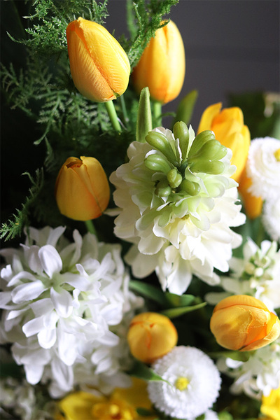 Amira, wiosenny bukiet nagrobny we wkładzie