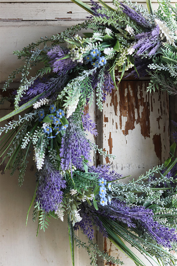 atrakcyjny kwiatowy wianek z szafirkami, Felisa Lavenderra, śr.43cm 