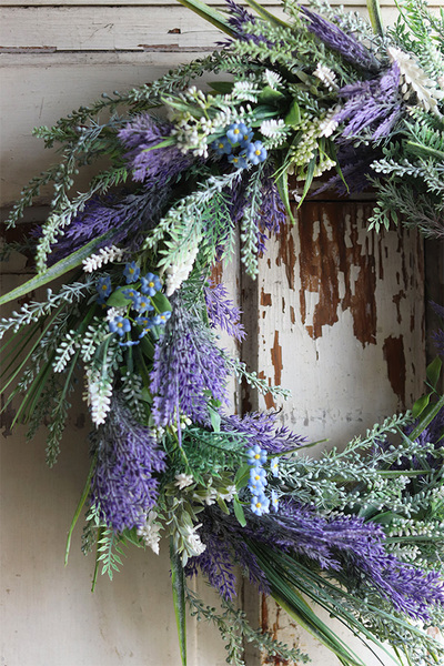 atrakcyjny kwiatowy wianek z szafirkami, Felisa Lavenderra, śr.43cm 