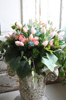 Tulippa, kompozycja nagrobna w misie, wym.28x42cm 