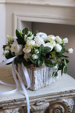 Biała Winnica Rosano, kompozycja nagrobna w kształcie serca, wym.20x29cm 