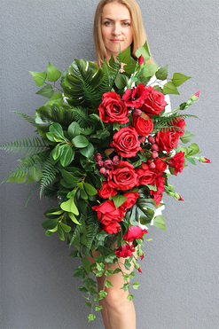 Dekoluena Red 2, wiązanka nagrobna z czerwonymi różami, dł.75cm 