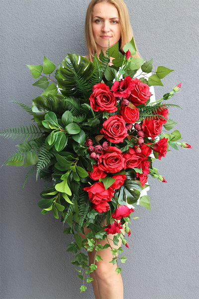 Dekoluena Red 2, wiązanka nagrobna z czerwonymi różami
