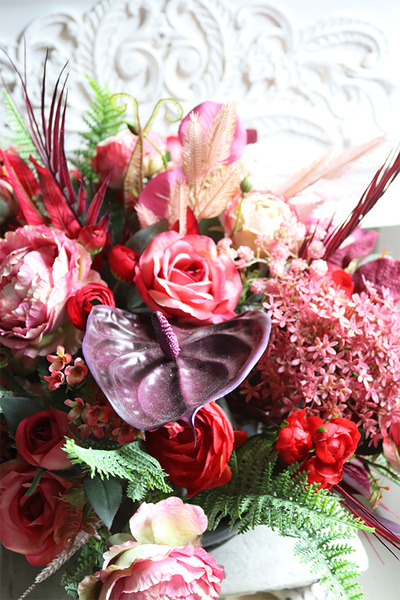 Czerwona Poezja, kompozycja nagrobna w misie