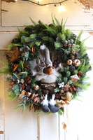 Reniferro, świąteczny wianek z lalką