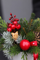 Figaro Hilton Mini, świąteczny stroik z jagodami