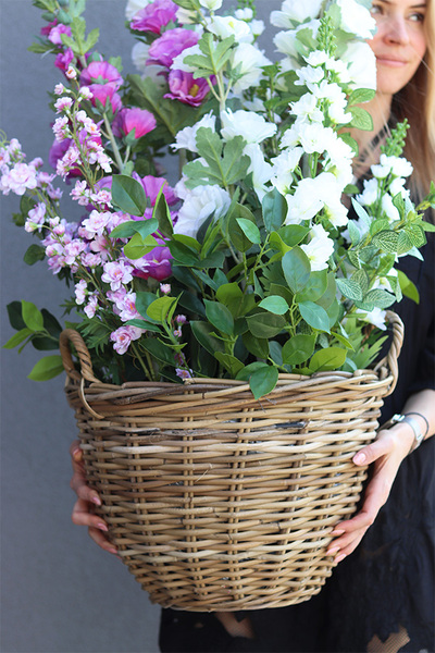 Malwa, dekoracja kwiatowa w koszu