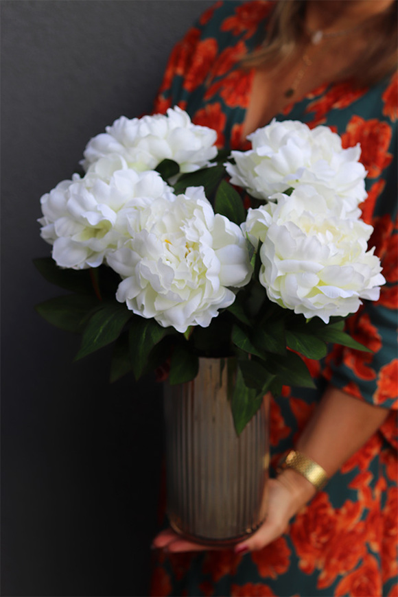 Golden Peonies, kompozycja kwiatowa w wazonie