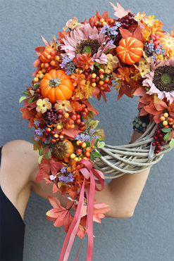 Zuzanna, asymetryczny jesienny wianek z dyniami, śr.45cm
