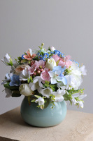 Deluni Blue, kompozycja kwiatowa z kokardką