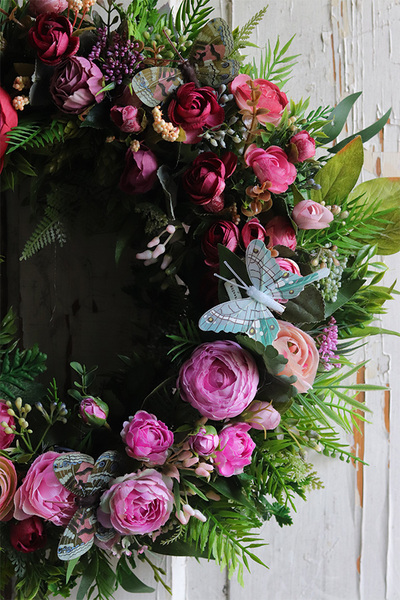 Pink Butterfly, kwiatowy wianek z motylem