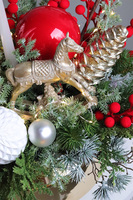 Red&Gold, świąteczna dekoracja LED w złotej misie