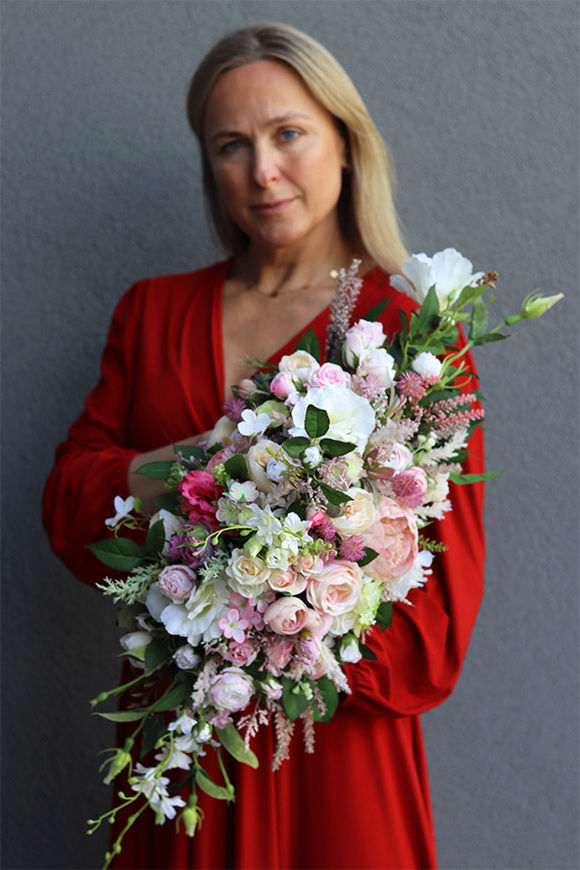 Celesti, kompozycja kwiatowa w lustrzanej donicy