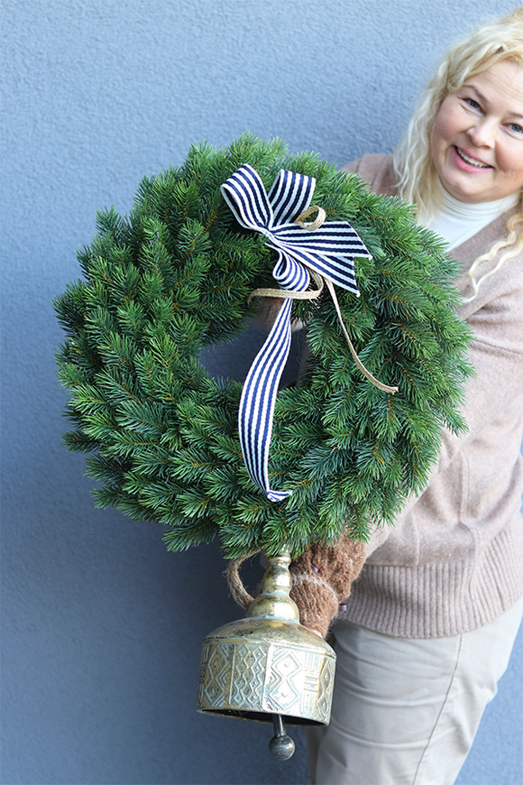 Dzwon Zimowy, świąteczny wianek dekoracyjny