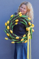 Katie Tulips Yellow, wiosenny wianek z tulipanów