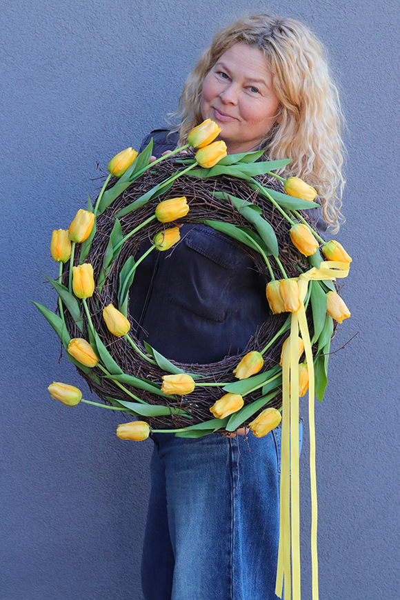 Katie Tulips Yellow, wiosenny wianek z tulipanów