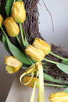 Katie Tulips Yellow, wiosenny wianek z tulipanów