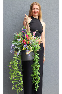 Letnie Promienie, wisząca kompozycja z polnych kwiatów, wym.130/57x52cm