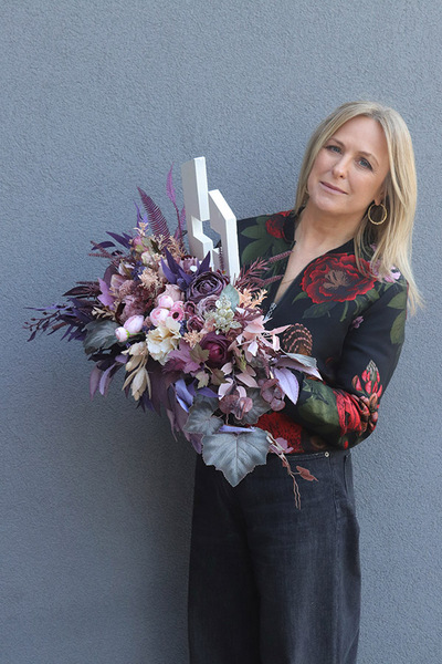 Mortario Cross, dekoracja nagrobna z drewnianym krzyżem