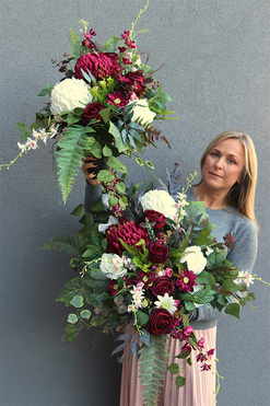 Ruberia, nagrobny bukiet z bordową chryzantemą, dł.53cm 