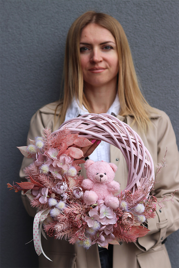 Teddy Pink Memorite, uroczy wianek z misiem