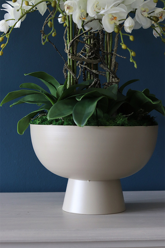 Beige SImplicita, storczyk w metalowym pucharze, wys.77cm