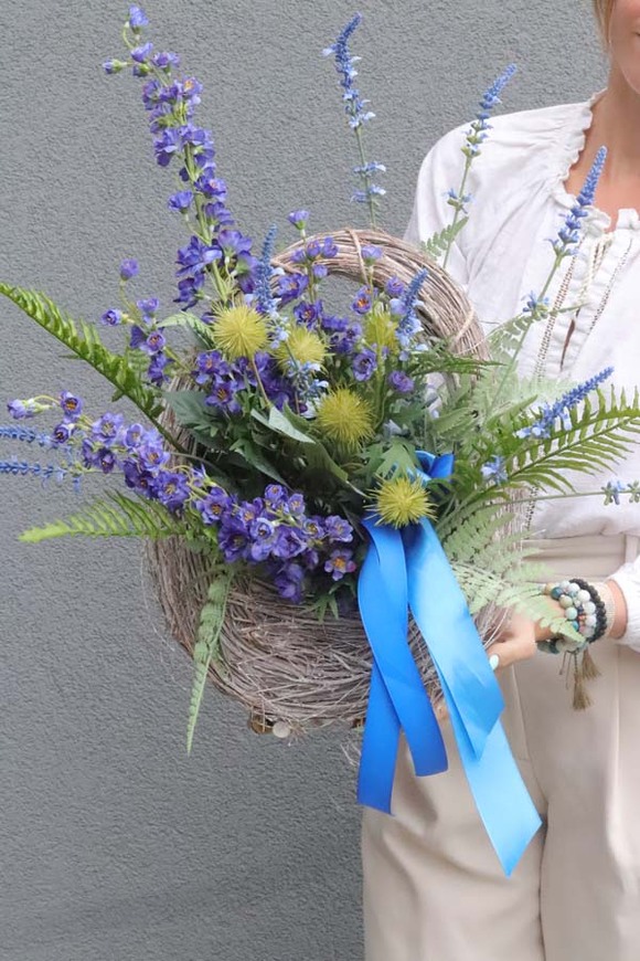 Naviatta, kompozycja nagrobna w koszu