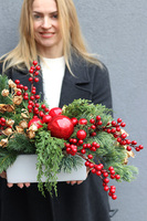 Winter Gold, świąteczna kompozycja z czerwonymi bombkami