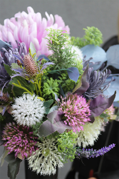 Ivette, elegancki bukiet nagrobny z chryzantemą, wys.36cm