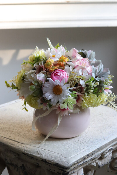 Majówka, kompozycja kwiatowa w naczyniu