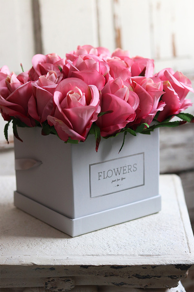 flowerbox kwadratowy z różami, Velinia, wys.21cm