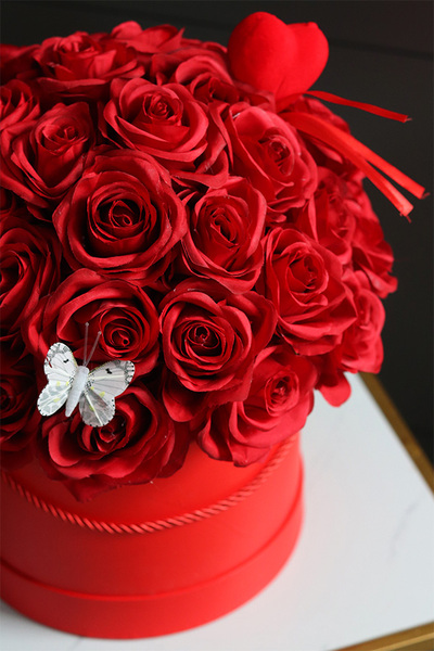 Love Flowers, czerwony flowerbox na walentynki