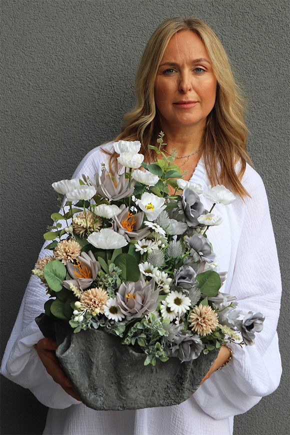 Volcan Szarotka, kompozycja nagrobna w misie