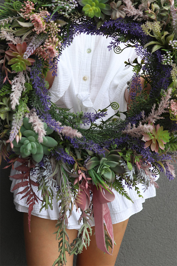 Lukrena, wianek dekoracyjny z lawendą i sukulentami