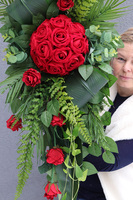 Red Bowl, czerwona wiązanka nagrobna