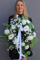 Biały Dom, wianek komunijny z białych kwiatów, z wstążką, śr.46cm