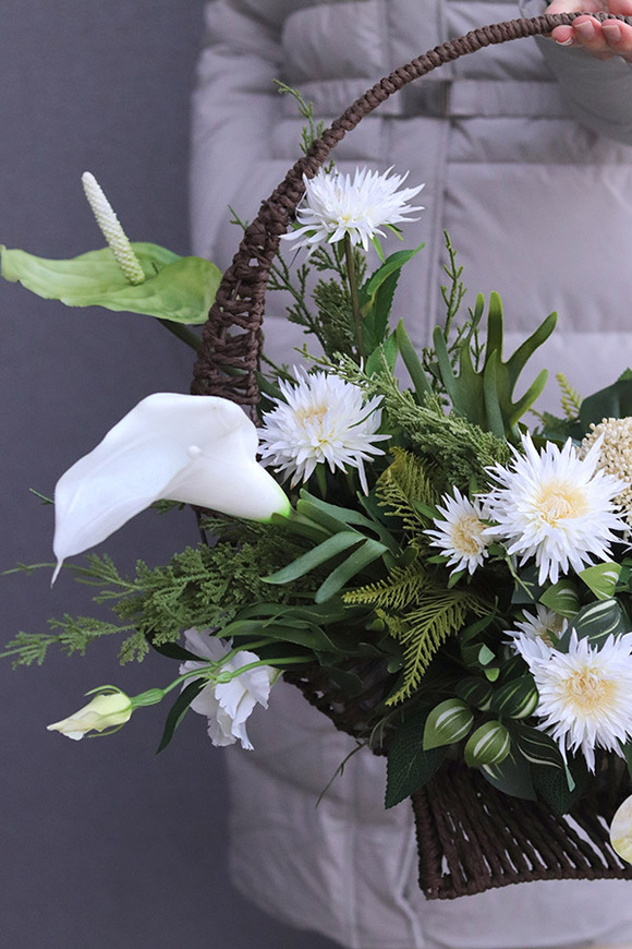 Aurelia Anturea, kompozycja nagrobna w koszu