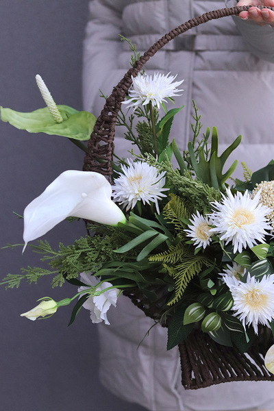 Aurelia Anturea, kompozycja nagrobna w koszu