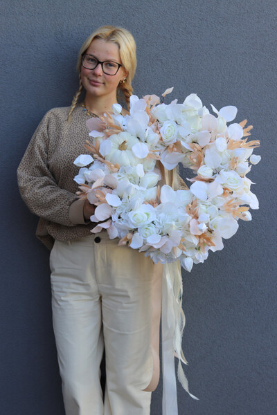 Benicia, biały jesienny wianek