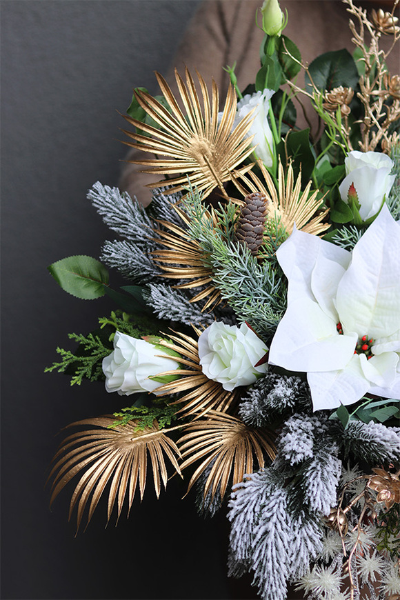 White&Gold, świąteczny bukiet nagrobny we wkładzie